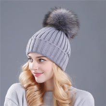 Load image into Gallery viewer, Winter hat for women